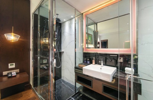 Hang Buom Hotel | Aurora Central Hotel