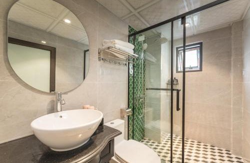 Long Bien Hotel | Aurora Hotel & Apartment