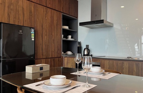 Nhat Tan Condo | Aurora PentStudio in WestLake - Netflix & Bathtub