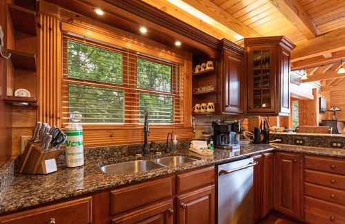 Seven Devils Cabin | Authentic Log Cabin in the Mountains