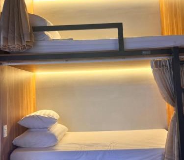 Hang Buom Hostel | Bông Hà Nội hostel