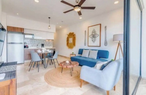 Zazil-ha Apartment | Bahay Condos 1-3 min walk to beach & 5th Av !Stylish 2-bdr apartment. fast WiFi!