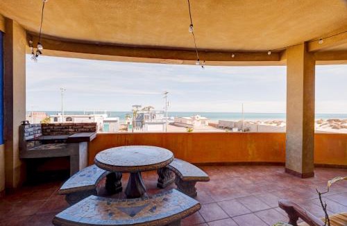San Felipe House | BEACH CONDO 3-Sleeps 8- Pool- WiFi- AC- Security