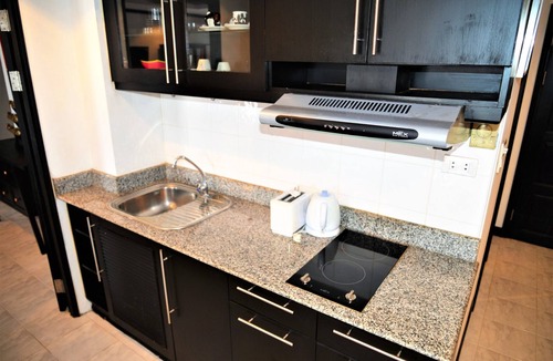 South Pattaya Apartment | Beach Condo Jomtien Pool View Large Modern 1 Bedroom Kitchen