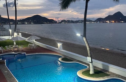Las Brisas Apartment | Beachfront apartment