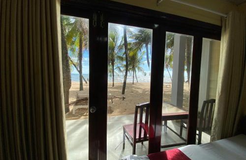 Cua Lap Hotel | Beachfront Bungalow Cuu Long