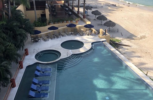 South Shore Hotel Area Condo | Beachfront Condo in Puerto Vallarta - Los Palmares