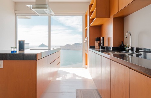 Las Gaviotas Apartment | Beachfront Condo with Magnificent views