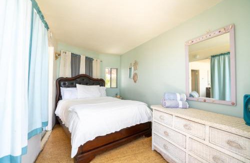 Townsite Apartment | BEACHFRONT COTTAGE UPPER UNIT