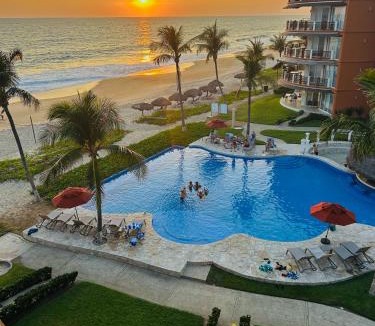 Puerto Escondido Apartment | Beachfront in a peaceful Resort 8mi from Puerto Escondido