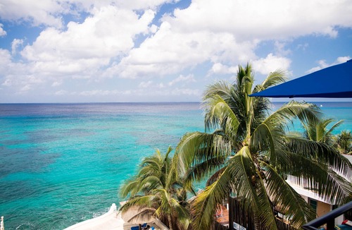 Zona Hotelera Norte Condo | Beachfront Studio for Two-All Amenities half the price NrTown Snorkeling thebest