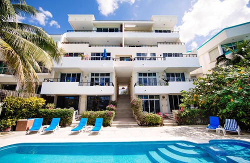 Zona Hotelera Norte Condo | Beachfront Studio for Two-All Amenities half the price NrTown Snorkeling thebest
