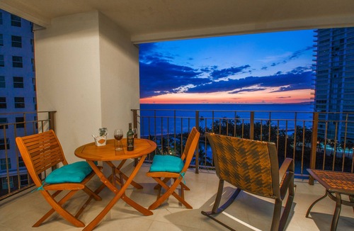 South Hotel Zone Condo | BEACHFRONT & TERRACE CONDO!