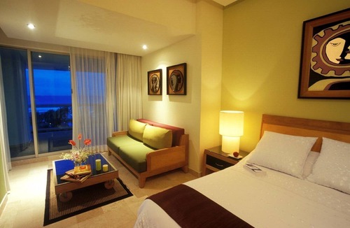 Playa Diamante Resort | BEAUTIFUL GRAND MAYAN ROOM IN VIDANTA
