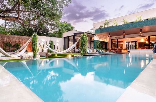 Playacar Fase II House | BEAUTIFUL NEW VILLA UP TO 21 PEOPLE - GYM/POOL/UNDERGROUND BAR