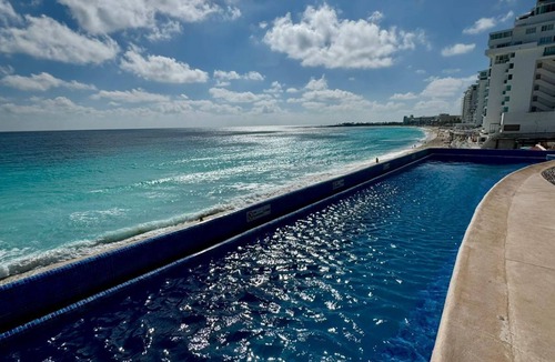 Punta Cancun Condo | Beautiful Ocean View Condo 1
