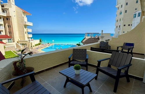 Punta Cancun Condo | Beautiful Ocean View Condo 1