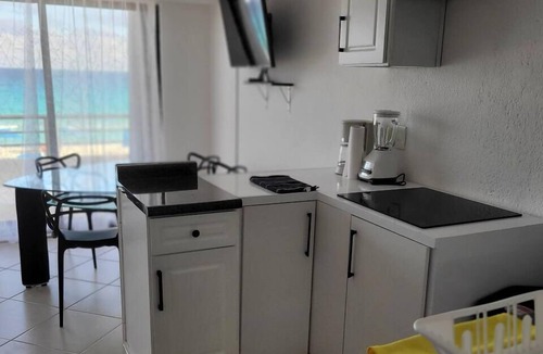 Zona Hotelera Apartment | Beautiful ocean view front villa balconny turquoise sea swim
