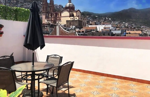 Taxco Apartment | Beautiful room Rubí with balcony TAXCOMAGICO