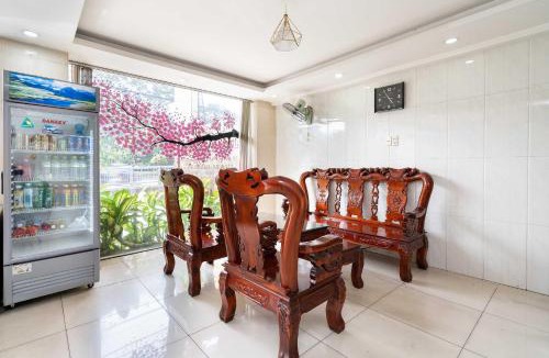 Binh Chanh Hotel | Belvilla Near Lotte Mart Formerly Nam Phuong Hoang Hau