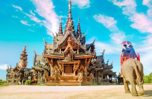 Pattaya Bay Apartment | Best Location In Pattaya, Sky Pool & Infinity Edge