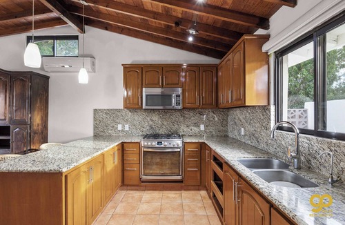 El Centenario House | Blissful Bay Views, Steps to Beach, Private Yard