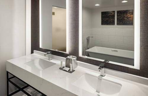 Normal Hotel | Bloomington-Normal Marriott Hotel & Conference Center