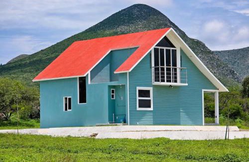 Cardonal Ski Chalet | Blue House near Tolantongo Caves