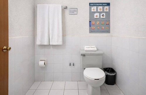 Zona Dorada Hostel | Blue Pacific Suites