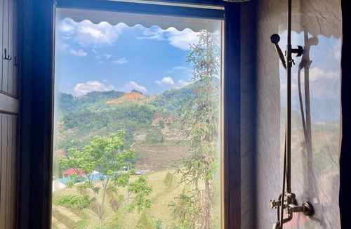 Ban Luoc Hotel | Bong Benh Retreat