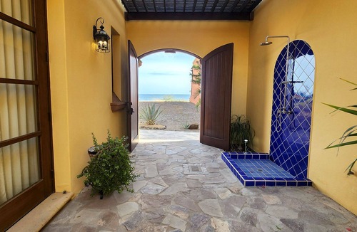 Nopolo House | BookStayHop- Casa Dulce Carmin - Ocean Views