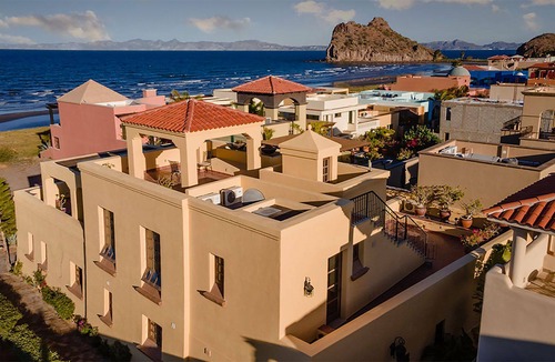 Nopolo House | BookStayHop- Casa Dulce Carmin - Ocean Views