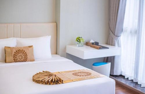 Ngoc Khanh Hotel | Bridge Lakeside Room For Rent Hanoi