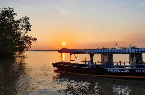 Chau Thanh Cabin | Cồn Phụng Retreats Mekong - Nature Island with Free Boat Shuttle & Fishing