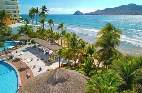 Las Gaviotas Apartment | Camino al Mar, Apartment on the Beach with Fabulous Amenities Zona Dorada Pure Luxury