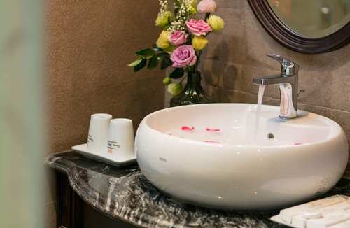 Hai Ba Trung Hotel | Canary Hanoi Hotel