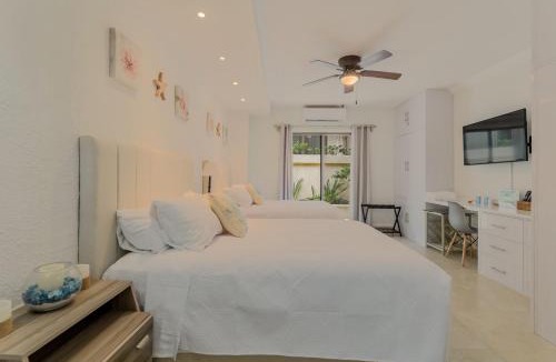 Zona Hotelera Apartment | Cancun Hotel Zone -2 BR Beachfront, Bright and Spacious