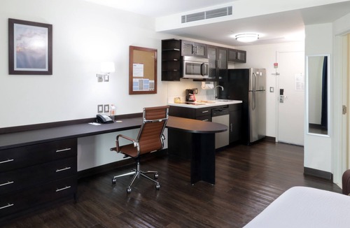 Celaya Hotel | Candlewood Suites Celaya by IHG