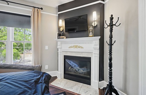 Downtown Historic District Bed & Breakfast | Carriage Way Centennial