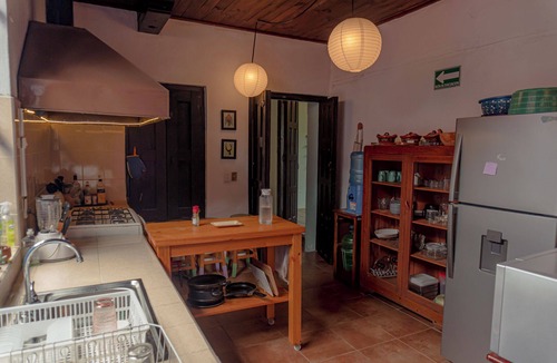 Del Cerrillo House | Casa Centralita: central San Cris, with views, yard, fire pit + tree house!