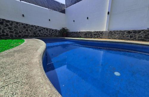 Tres de Mayo House | Casa Adonai
