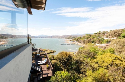 Valle de Bravo House | Casa Azul Lakeview Terrace Retreat in Avándaro