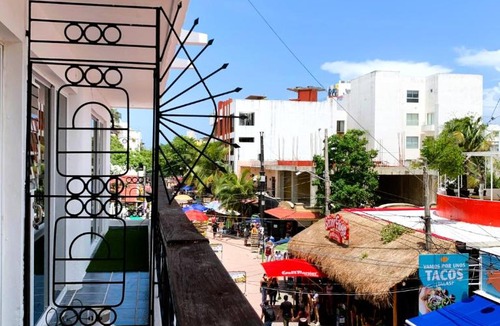 Downtown Hotel | Casa calendario azteca