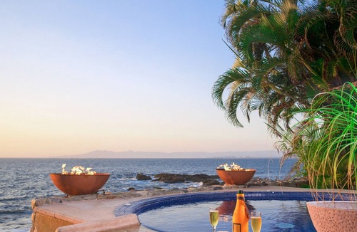 South Shore Hotel Area Villa | Casa Caleta - Luxurious Toes-In-The-Sand 6-Bedroom - With Chef - Bespoke Villa!