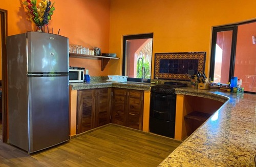 Saladita House | CASA COOL 2 MIN WALK TO SALADITA SURF POINT, SPACIOUS 2BR INTERNET A/C KITCHEN