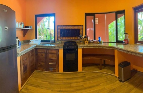 Saladita House | CASA COOL 2 MIN WALK TO SALADITA SURF POINT, SPACIOUS 2BR INTERNET A/C KITCHEN