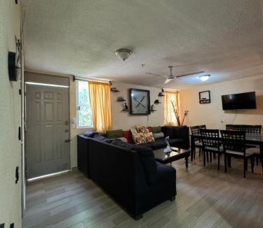 Downtown Cancun Apartment | Casa de la orquidia