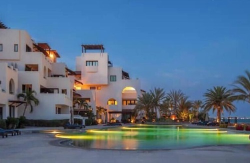 La Paz Villa | Casa de Paz : Luxury Beachfront 3BR Villa with Private Beach Access