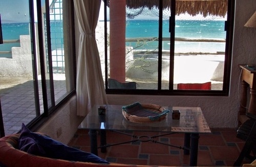 La Ventana House | Casa del Sol: Location Location! Beachfront/Walking Distance to Everything!