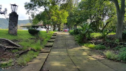 El Santuario House | Casa Grande, Casita, Gran Jardín, Juegos para 19 personas en el Pueblo